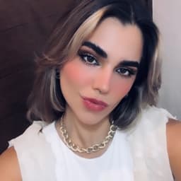 María avatar